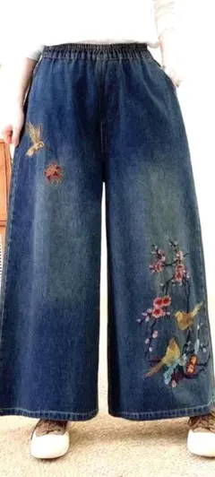 刺繍入りダークブルーワイドパンツ