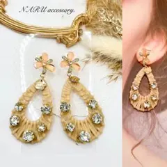 【158】新作❣️フラワーピアス　雫ラタンデザインチャーム　ドットビジュー
