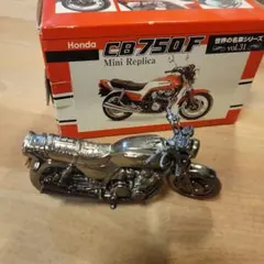 Honda CB750F Vol.31　世界の名車シリーズのサムネイル