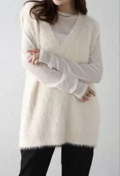 【新品】(フェI)BONJOUR SAGAN Vネックフェザーベスト
