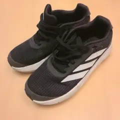 Adidas ブラック/ホワイト ランニングシューズ 23㎝ 美品 小中学校