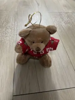 茶色のぬいぐるみ 赤いセーター