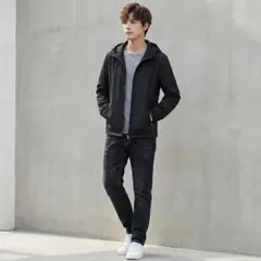 ブラックナイロンジャケット フード付きM サイズ