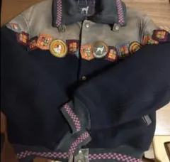 カールヘルムのスタジャンです。中古ですので、気にされる方はお控え下さい。 カールヘルムのスタジャンです。中古ですので、気にされる方はお