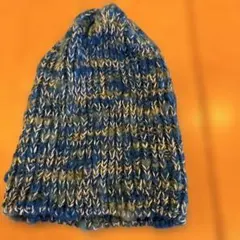 青とグレーのニットビーニー帽子