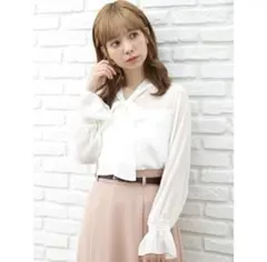 《 美品 》INGNI ボウタイ楊柳シアーブラウス／オフホワイト