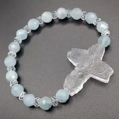 天然石 バラ彫りクロス水晶付き アクアマリン デザインブレスレット ハンドメイド
