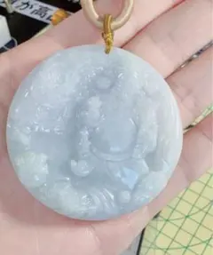 天然本翡翠 狐と花彫刻 ペンダントトップ - メルカリ