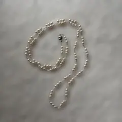 パールとクリスタルのロングネックレス