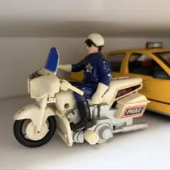 レア！　ハーレーダビッドソン　白バイ　バイク　単車　模型　ミニカー　おもちゃ