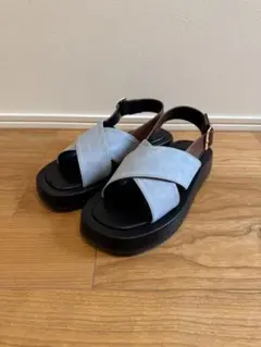 【美品】Ray BEAMS クロスストラップ サンダルのサムネイル
