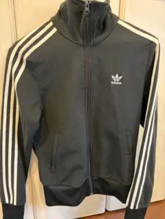 adidas トラックジャケット 黒