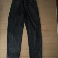 ルーズフィット ブラックデニムパンツ
