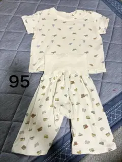 ベビーパジャマ　95センチ　tete a tete futafutaのサムネイル
