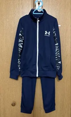 アンダーアーマー　ネイビー ジャージ上下 130cm