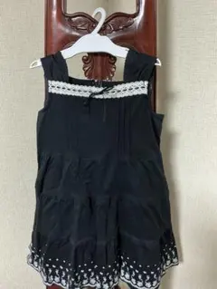 黒のノースリーブワンピース
