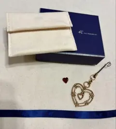 4℃ 揺れるハートのストラップ