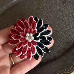 赤✖️黒シックなお花の帯留め（髪飾り・ブローチ変更可能）