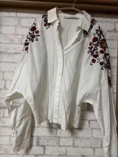 ZARA 刺繍入りオーバーサイズシャツ