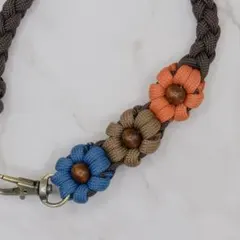 ハンドメイド ハンドストラップ スマホ チャーム パラコード 花x3 HS405