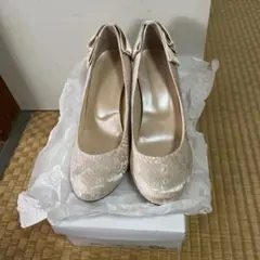 ベージュ レース模様 中ヒールパンプス