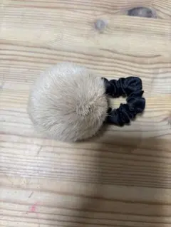 ベージュファーヘアゴム