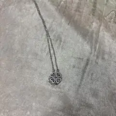 シルバー色 ネックレス 四葉とハート ピアスセット