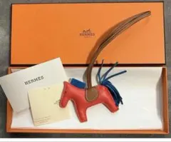 HERMES 馬型キーホルダー ブルー MM(ミディアム)サイズ - メルカリ