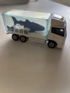 トミカ 水槽付きサメトラックのサムネイル
