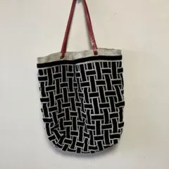 beaucoupトートバッグ 黒と白