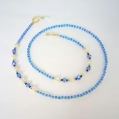 B ライトブルーのボタンカットビーズとフェイクパールのハンドメイドメガネチェーン