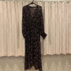 花柄 ロングワンピース　ZARA Vネック　ブラック