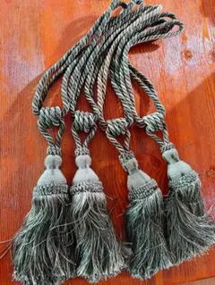 オリーブグリーン タッセル 4個セット