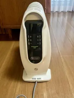 極美品　デロンギ　オイルヒーター　NJ0505E 美品】DeLonghi デロンギ オイルヒーター NJ0505E 足もとサイズ