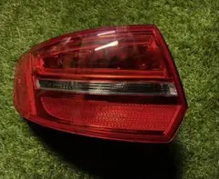 アウディ A3 8P LED 左テールライト 8P4945095Eのサムネイル