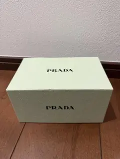 【極美品】PRADA ギフトボックスのサムネイル