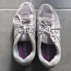 New Balance ピンク スニーカー