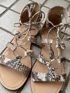 トゥモローランド　パイソン柄サンダル