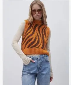zara 完売　アニマル柄ニットベスト