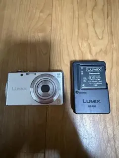 LUMIXデジタルカメラ 12メガピクセル バッテリー・充電器・アダプタ