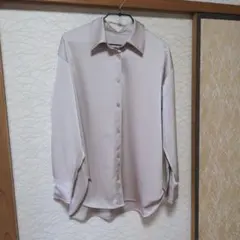 美品　サテンシャツ　オーバーサイズ　ベージュ　Мサイズ　GU