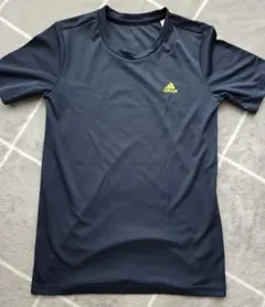 美品　アディダス　T シャツ 160