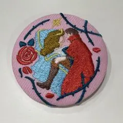 ディズニー　刺繍缶バッジ　眠れる森の美女