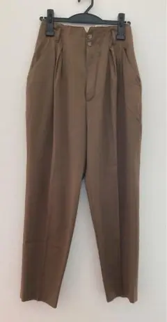 ブラウン　テーパード センタープレス パンツ