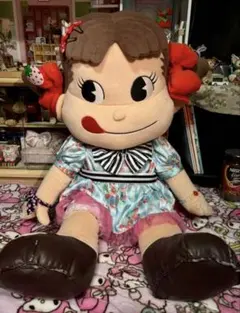 不二家ぺこちゃん　シリアルナンバー入り大型ぬいぐるみ 不二家ぺこちゃん シリアルナンバー入り大型ぬいぐるみ - メルカリ