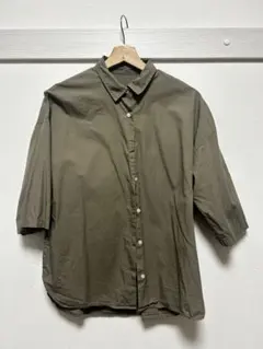 gu 半袖　Tシャツ　カーキ　Sサイズ