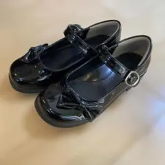 ブラックリボン付きフォーマルシューズ