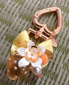 黄色いいちごのチャーム　キーホルダー
