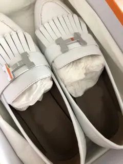 本日最終値下げ！　ホワイト フリンジ ローファー　③