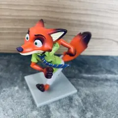 ズートピア ニック フィギュア 走るニック TOP TOY
